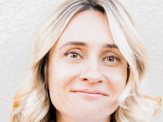 Headshot of Yevheniia Varyvoda