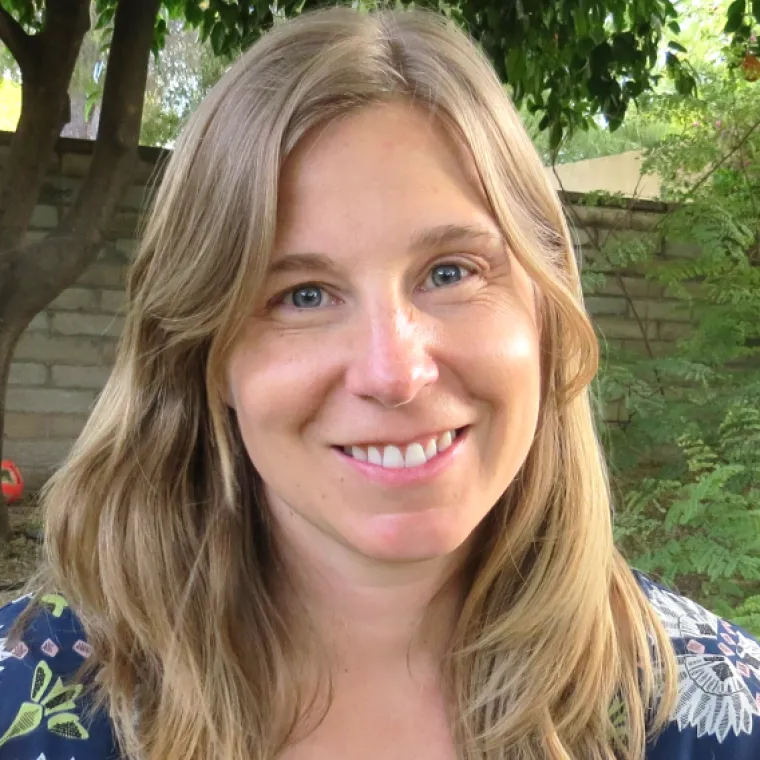 Headshot of Elizabeth Eadie