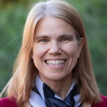 Headshot of Shelley Staples